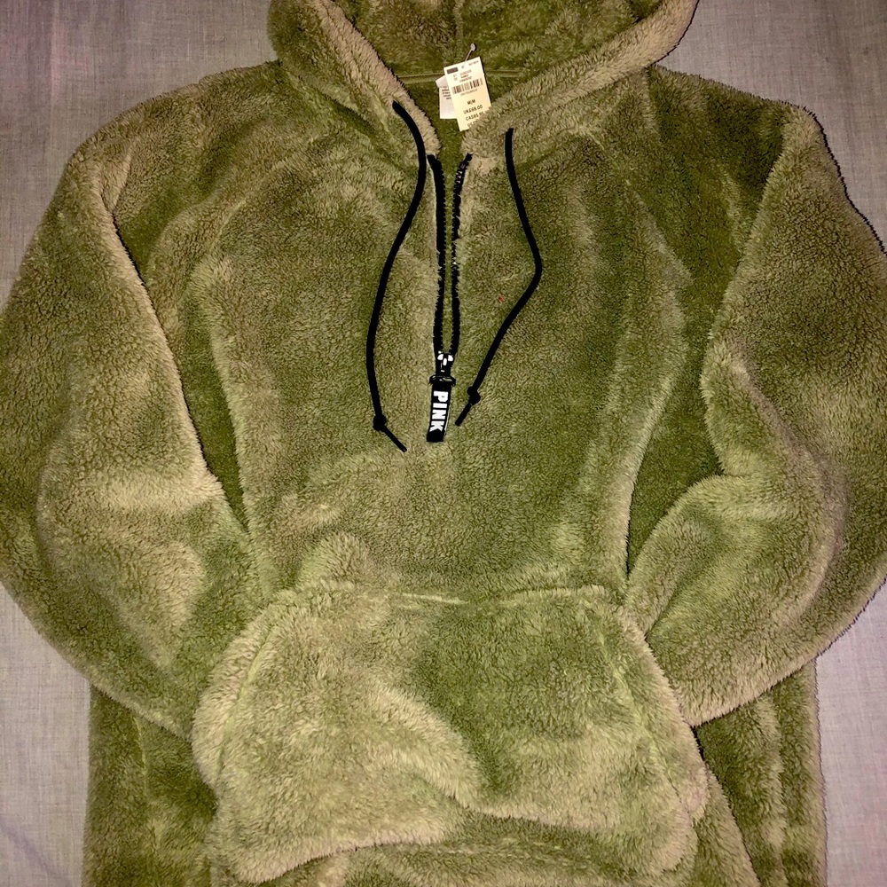 NWT PINK VICTORIA’S SECRET SHERPA PULL OVER SZ M